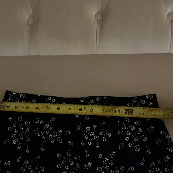 New without tags, button front short skirt! - Picture 3 of 7